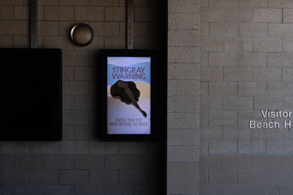 A stingray warning is displayed at Bolsa Chica State Beach in Huntington Beach, Calif., Friday, July 24, 2026. (AP Photo/Jae C. Hong)