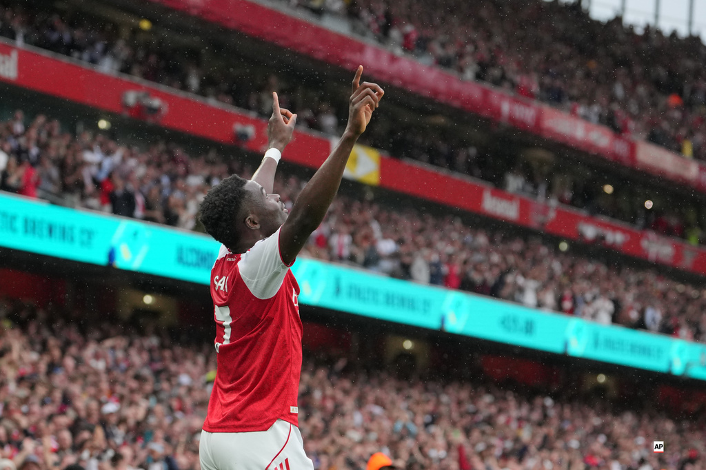 Arsenal's Bukayo Saka celebrates after scoring his side's second goal during the English Premier League soccer match between Arsenal and Fulham in London, England, Saturday, May 2, 2026. (AP Photo/Kin Cheung)