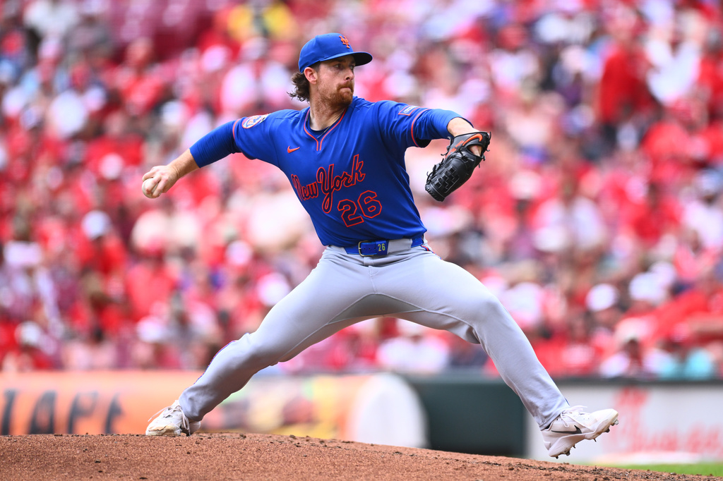 New York Mets pitcher Nolan McLean throws during the third inning of a baseball game against the Cincinnati Reds in Cincinnati, Wednesday, June 17, 2026. (AP Photo/Ben Jackson)