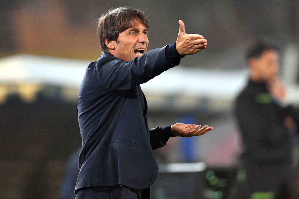 Napoli's head coach Antonio Conte gestures during the Serie A soccer match between Lecce and Napoli, in Lecce, Italy, Tuesday Oct. 28, 2025. (Giovanni Evangelista/LaPresse via AP)