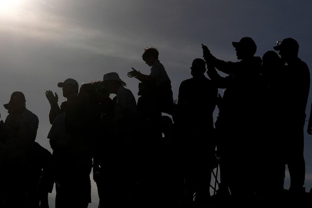 Fans cheer on Scottie Scheffler as he walks to the 17th green during the final round of the American Express golf event on the Pete Dye Stadium Course at PGA West Sunday, Jan. 25, 2026, in La Quinta, Calif. (AP Photo/Ross D. Franklin)