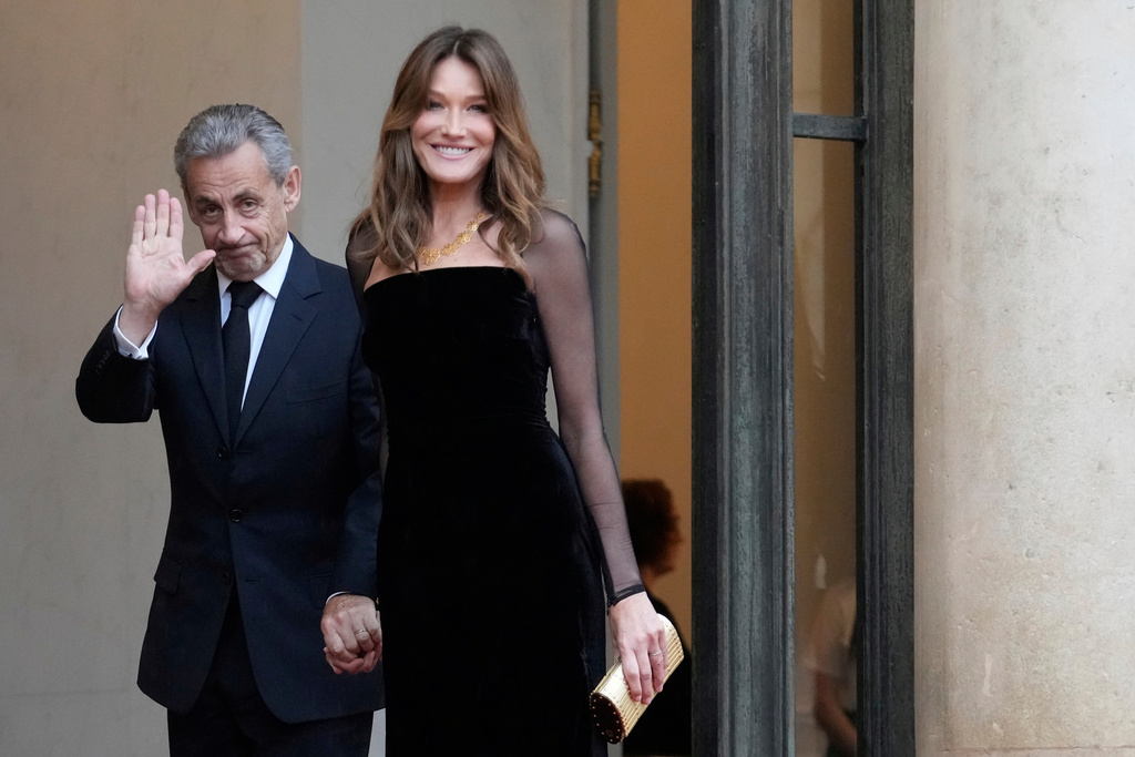 FILE - Former French President Nicolas Sarkozy and his wife Carla Bruni Sarkozy arrive at the Elysee Palace before a state dinner hosted by French President Emmanuel Macron for Brazil's President Luiz Inacio Lula da Silva Thursday, June 5, 2025 in Paris. (AP Photo/Michel Euler, File)