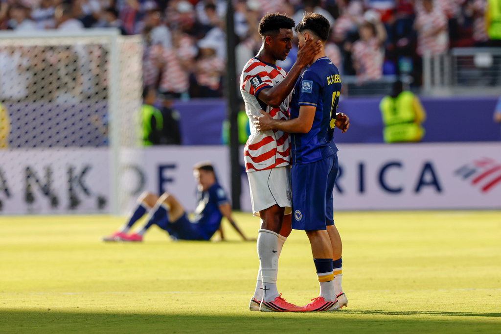 United States' Alex Freeman (16) consoles Bosnia and Hergezovina's Kerim Alajbegovic (19) during a 2026 World Cup Round of 32 match at Levi's Stadium in Santa Clara, Calif., near San Francisco, Wednesday, July 1, 2026. (Carlos Avila Gonzalez/San Francisco Chronicle via AP)
