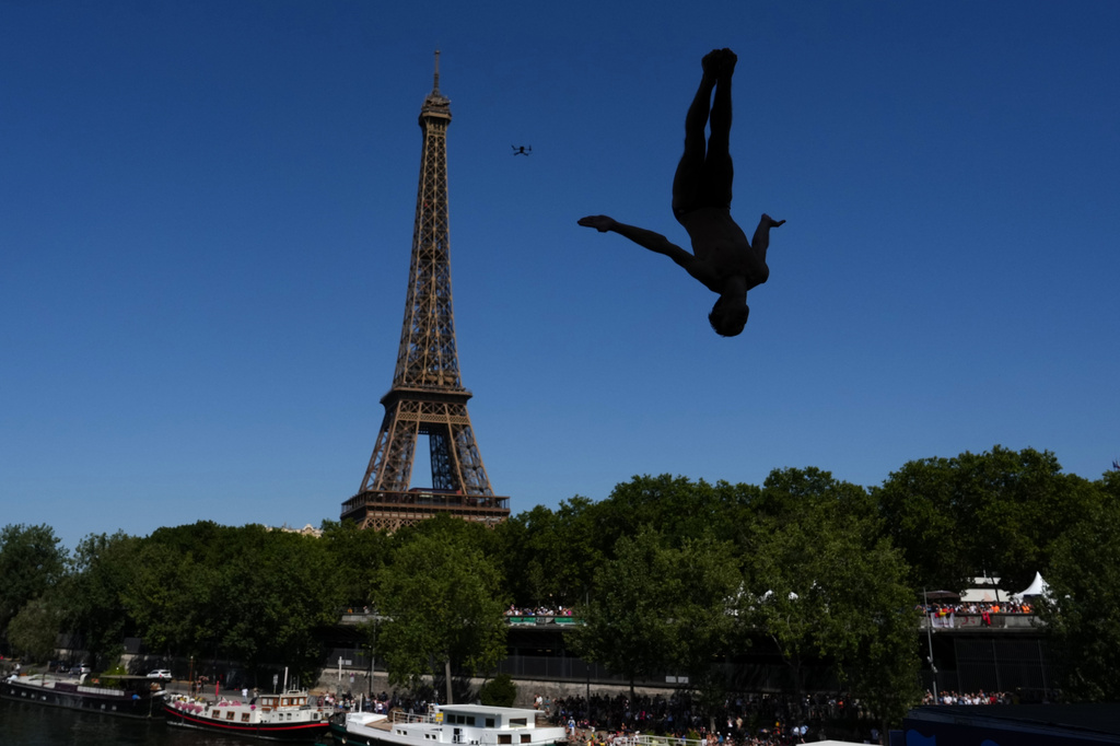 Italy's Andrea Barnaba competes in front of the Eiffel Tower during round 1 of the men's 20m Platform high diving at the European Aquatics Championships in Paris, Friday, Aug. 7, 2026. (AP Photo/Aurelien Morissard)