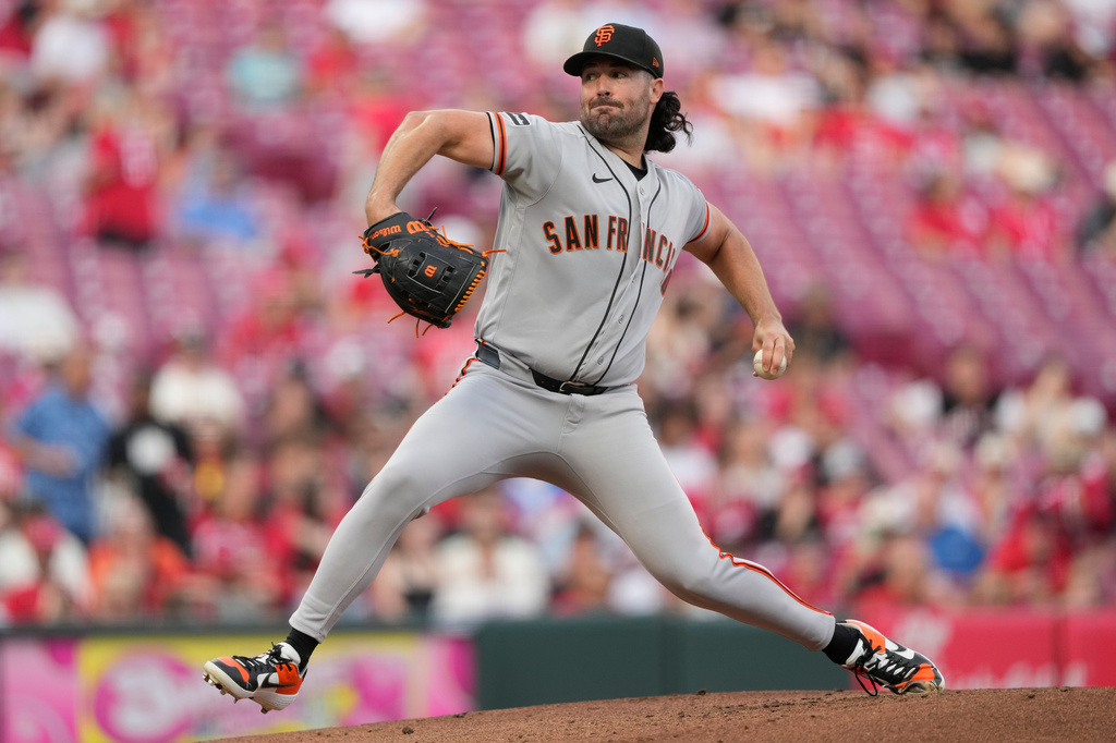 San Francisco Giants pitcher Robbie Ray throws during the first inning of a baseball game against the Cincinnati Reds in Cincinnati, Tuesday, April 14, 2026. (AP Photo/Carolyn Kaster)