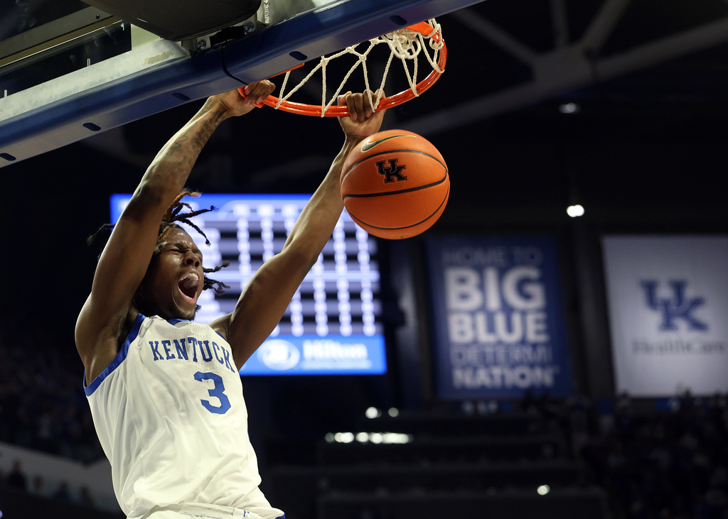 Kentucky's Kam Williams (3) dunks during the first half of an NCAA college basketball game against North Carolina in Lexington, Ky., Tuesday, Dec. 2, 2025. (AP Photo/James Crisp)