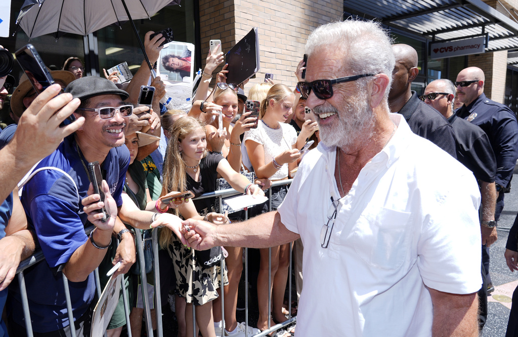 Donald Trump vows to help ‘troubled’ Hollywood with Mel Gibson, Jon ...