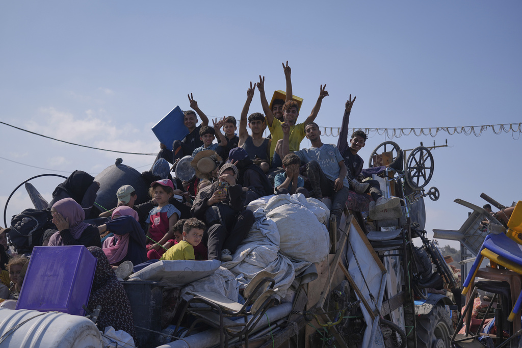 Displaced Palestinians flee northern Gaza along the coastal road toward the south, as Israel announced an expanded operation in Gaza City, Tuesday, Sept. 16, 2025. (AP Photo/Abdel Kareem Hana)