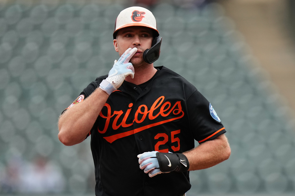 Baltimore Orioles' Pete Alonso rounds the bases after hitting a two-run home run during the fifth inning in the first baseball game of a doubleheader against the Toronto Blue Jays, Wednesday, Sept. 23, 2026, in Baltimore. (AP Photo/Stephanie Scarbrough)
