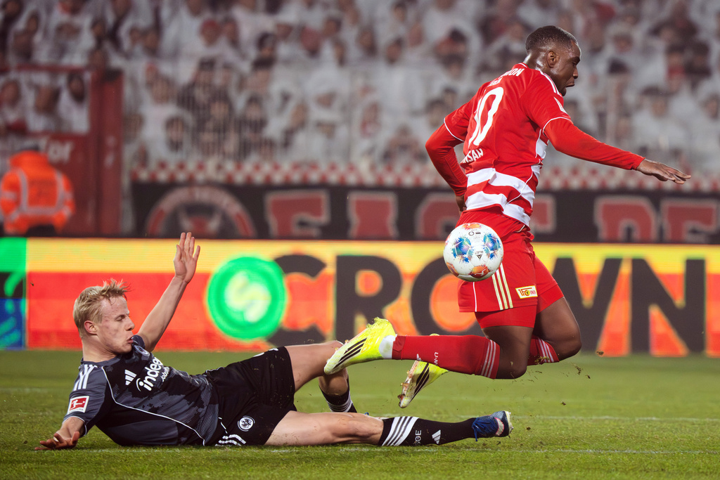 Eintracht Frankfurt's Oscar Höjlund, left, brings down 1. FC Union Berlin's Ilyas Ansah during a Bundesliga soccer match, Friday, Feb. 6, 2026, in Berlin. (Soeren Stache/dpa via AP)