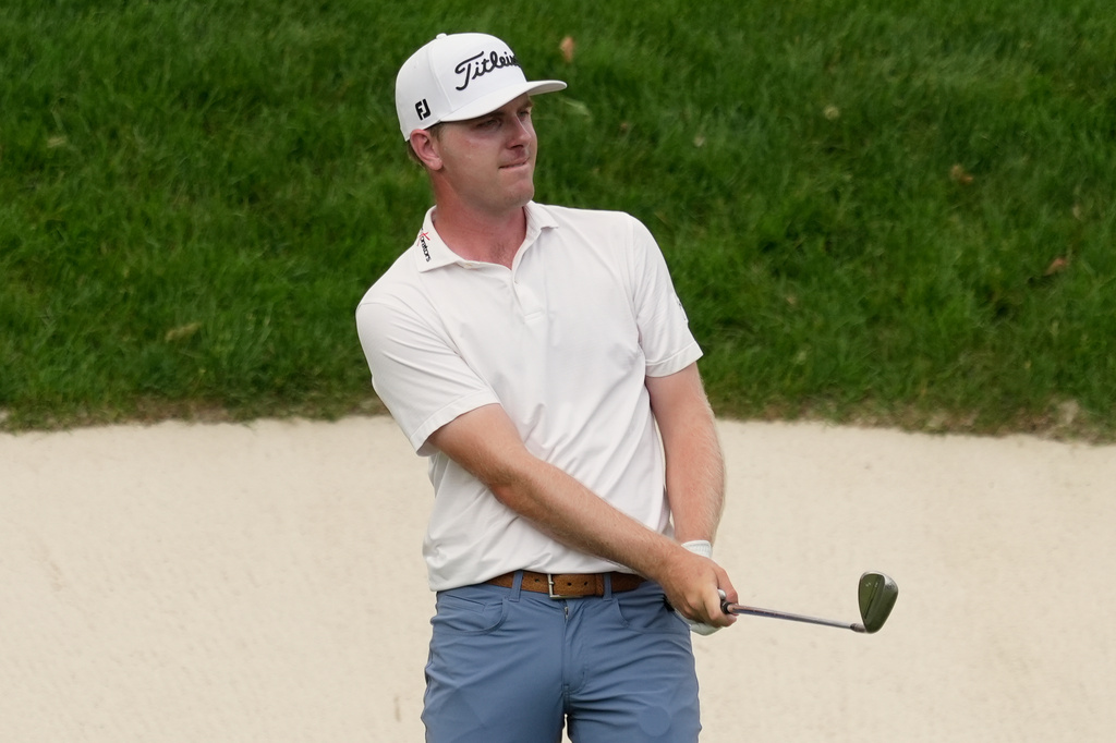 Ryan Gerard watches his chip shot onto the fifth green during the third round of the Memorial golf tournament, in Dublin, Ohio, Saturday, June 6, 2026. (AP Photo/Sue Ogrocki)