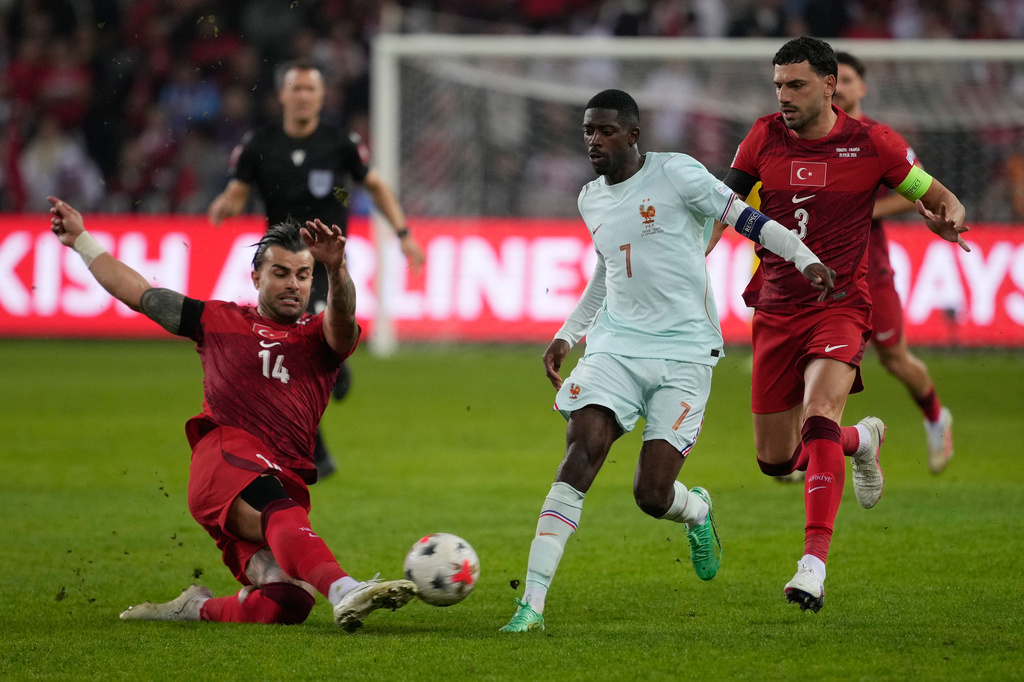 Turkey's Abd&uuml;lkerim Bardakcı clears the ball in front of France's Ousmane Dembele during the UEFA Nations League soccer match between Turkey and France in Izmit, Turkey, Friday, Sept. 25, 2026. (AP Photo/Khalil Hamra)
