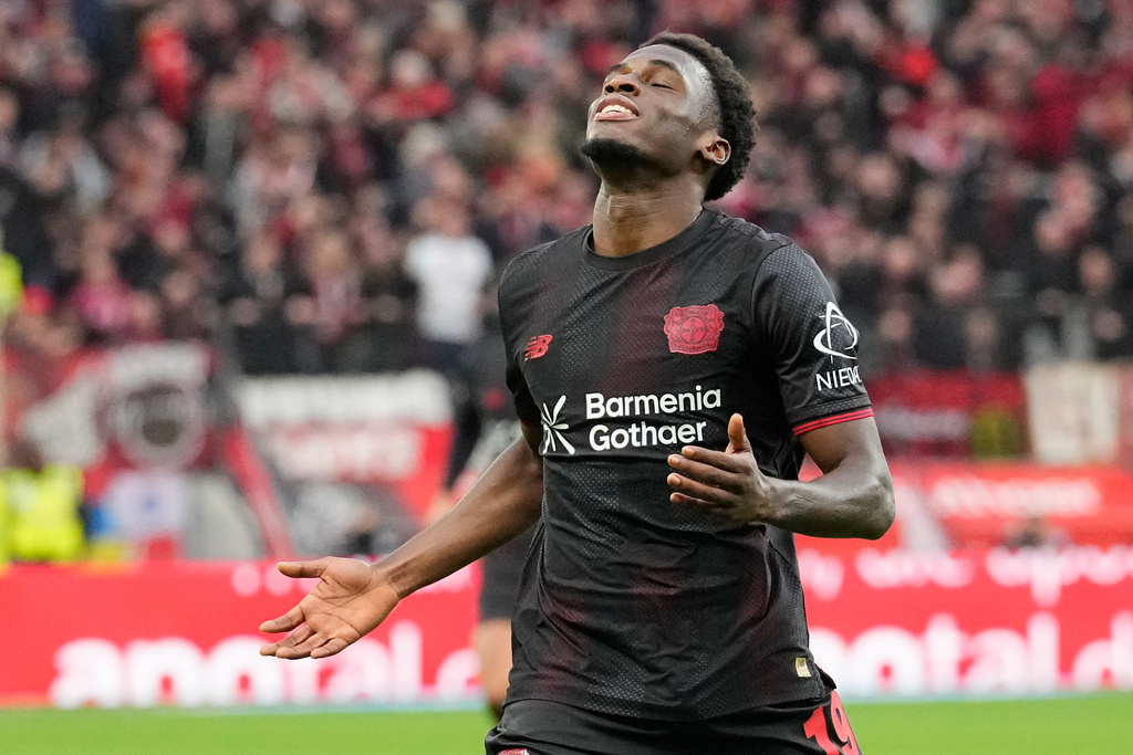 Leverkusen's Ernest Poku celebrates after scoring his side's opening goal during the German Bundesliga soccer match between Bayer Leverkusen and SC Freiburg in Leverkusen, Germany, Sunday, Oct. 26, 2025. (AP Photo/Martin Meissner)