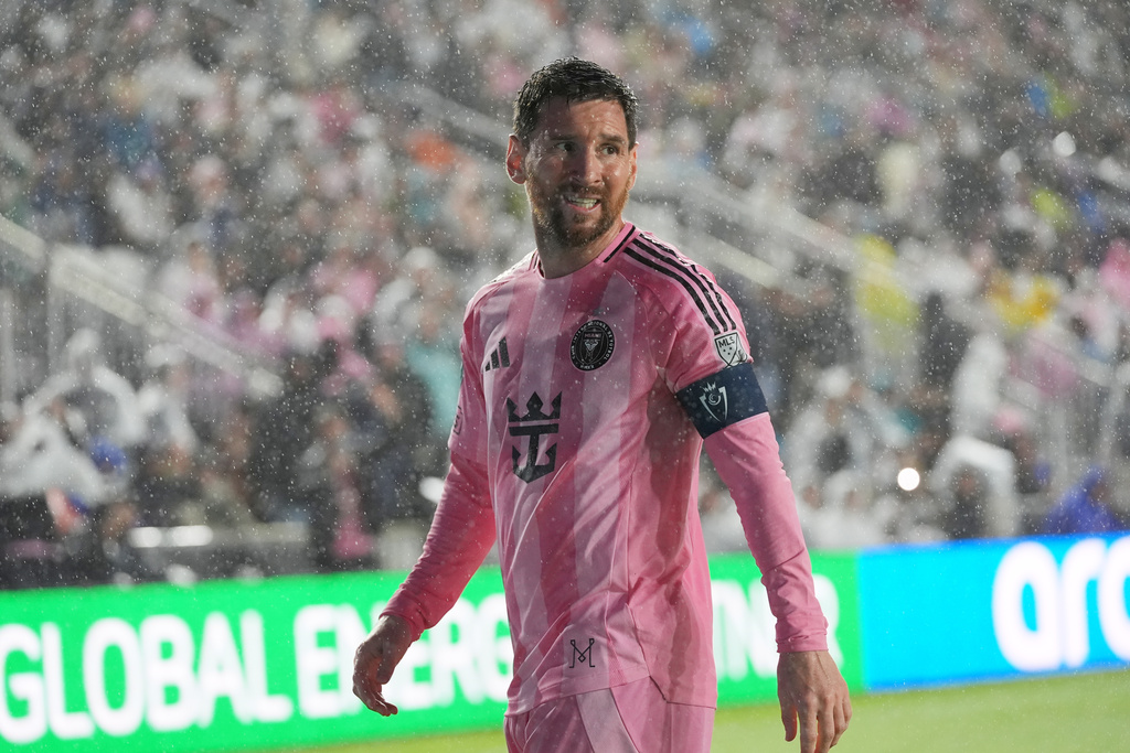 Inter Miami forward Lionel Messi (10) walks to kick a corner kick in heavy rain during the first half of a CONCACAF Champions Cup Round of 16 soccer match against Nashville, Wednesday, March 18, 2026, in Fort Lauderdale, Fla. (AP Photo/Marta Lavandier)