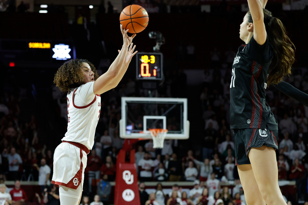 Oklahoma guard Aaliyah Chavez (2) shoots a 3-point basket against South Carolina during overtime of a NCAA college basketball game Thursday, Jan. 22, 2026 in Norman, Okla. (AP Photo/Alonzo Adams)