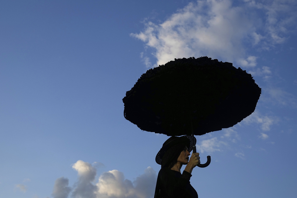 A model wears a creation by Russian designer Alexander Arutyunov on a runway at Moscow Fashion Week on the Floating Bridge at Zaryadye park in Moscow, Russia, Thursday, Aug. 28, 2025. (AP Photo/Pavel Bednyakov)