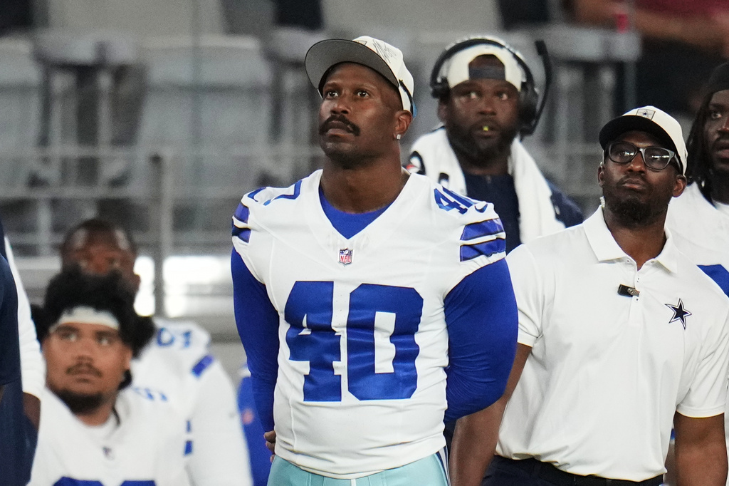 Dallas Cowboys linebacker Von Miller (40) watches play against the Arizona Cardinals in the first half of a preseason NFL football game Saturday, Aug. 22, 2026, in Glendale, Ariz. (AP Photo/Rick Scuteri)