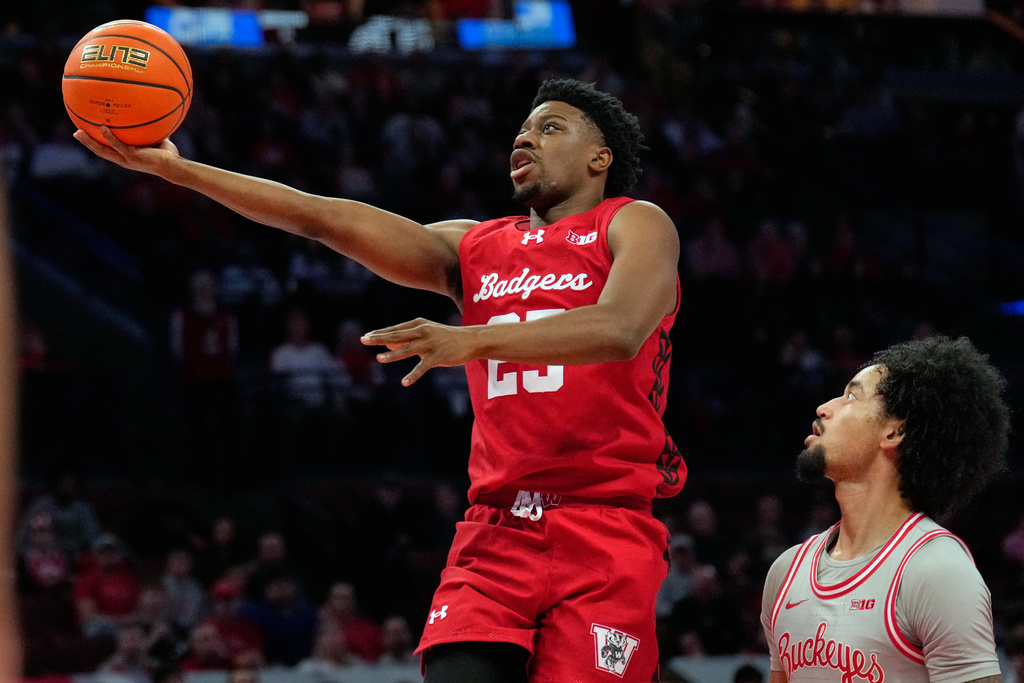 Wisconsin guard John Blackwell (25) goes to the basket in front of Ohio State guard Taison Chatman, right, in the first half of an NCAA college basketball game Tuesday, Feb. 17, 2026, in Columbus, Ohio. (AP Photo/Sue Ogrocki)
