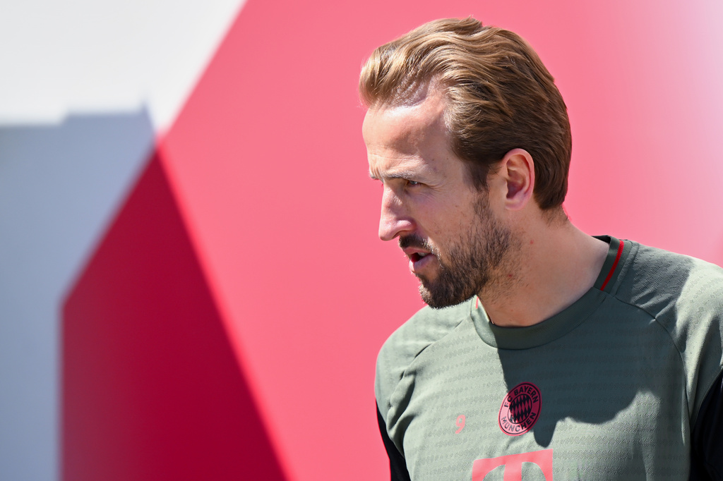 Bayern Munich's Harry Kane arrives for a team training session ahead of a Champions League semi-final, first leg soccer match against Paris Saint-Germain, in Munich, Germany, Monday, April 27, 2026. (Sven Hoppe/dpa via AP)