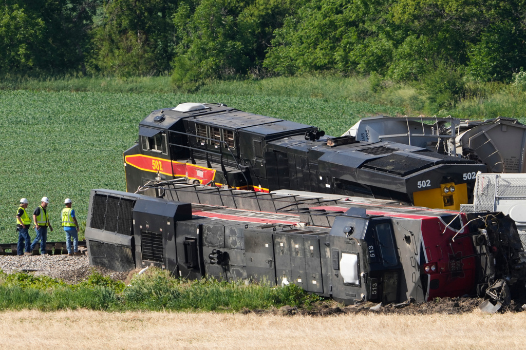 Workers respond after a train derailed on Wednesday, June 3, 2026, near Victor, Iowa. (AP Photo/Charlie Neibergall)