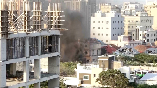 Smoke fills the sky as explosions and heavy gunfire erupted near Somalia’s presidential palace in an attack by a militant group in Mogadishu, Somalia on Saturday, Oct. 4, 2025. (AP Photo) Smoke fills the sky as explosions and heavy gunfire erupted near Somalia’s presidential palace in an attack by a militant group in Mogadishu, Somalia on Saturday, Oct. 4, 2025. (AP Photo)