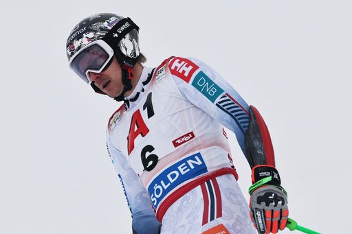Norway's Henrik Kristoffersen reacts at the finish area of an alpine ski, men's World Cup giant slalom, in Soelden, Austria, Sunday, Oct. 26, 2025. (AP Photo/Marco Trovati) Norway's Henrik Kristoffersen reacts at the finish area of an alpine ski, men's World Cup giant slalom, in Soelden, Austria, Sunday, Oct. 26, 2025. (AP Photo/Marco Trovati)