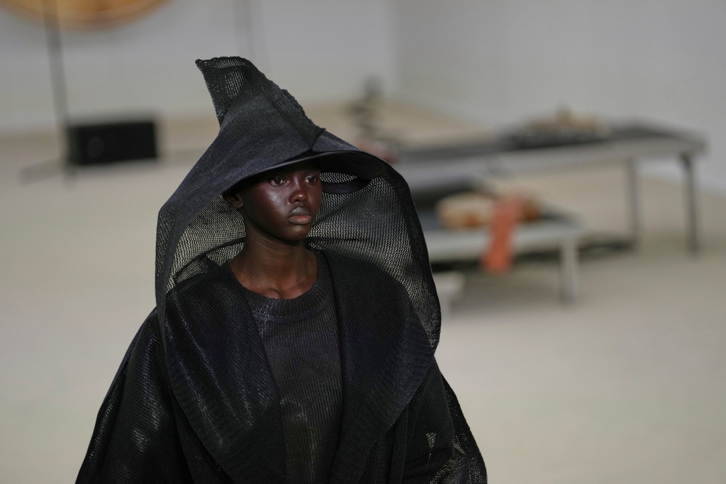 A model wears a creation as part of the Issey Miyake Spring/Summer 2026 collection presented in Paris, Friday, Oct. 3, 2025. (AP Photo/Aurelien Morissard)