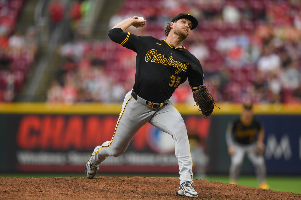 Pittsburgh Pirates' Braxton Ashcraft pitches during the second inning of a baseball game against the Cincinnati Reds in Cincinnati, Saturday, Aug. 1, 2026. (AP Photo/Tanner Pearson)