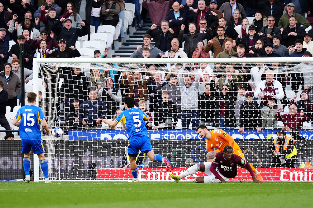 West Ham United's Axel Disasi, center right, scores their side's second goal during their English FA Cup, quarter-final soccer match against Leeds United in London, Sunday, April 5, 2026. (John Walton/PA via AP)