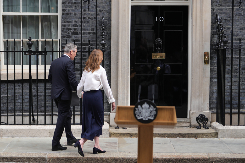 Britain's Prime Minister Keir Starmer and wife Victoria walk back inside 10 Downing Street after speaking to the media in London, Monday, June 22, 2026.(AP Photo/Kin Cheung)