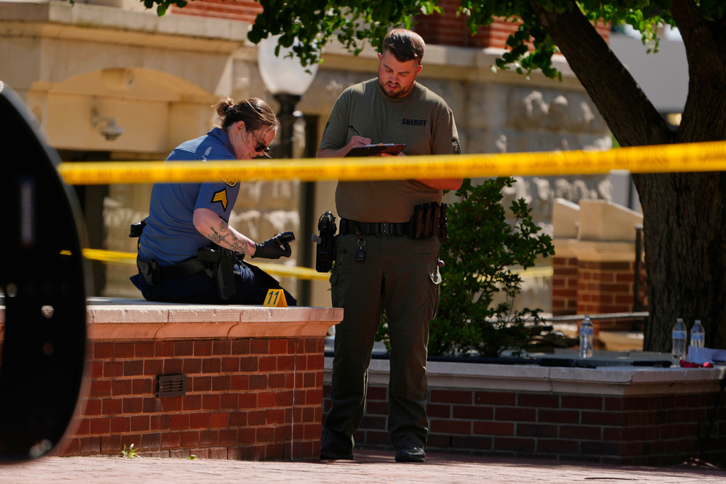 Sheriff's deputies investigate a shooting scene outside the Montgomery County Courthouse, Wednesday, May 13, 2026, in Clarksville, Tenn. (AP Photo/George Walker IV)