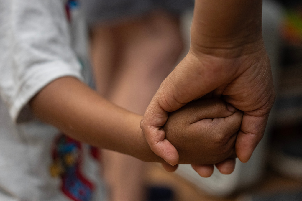 A Guatemalan mother holds her child's hand at Valley Interfaith Community Resource Center in Lockland, Ohio, Friday, July 10, 2026. (AP Photo/Carolyn Kaster)