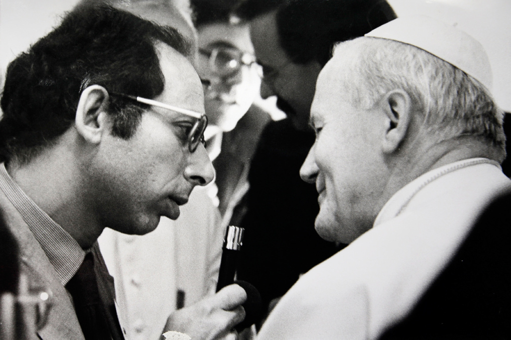 FILE - Associated Press correspondent Victor Simpson, left, interviews Pope John Paul II aboard the airplane in flight from Rome to Warsaw, June 2, 1979. (AP Photo, File)