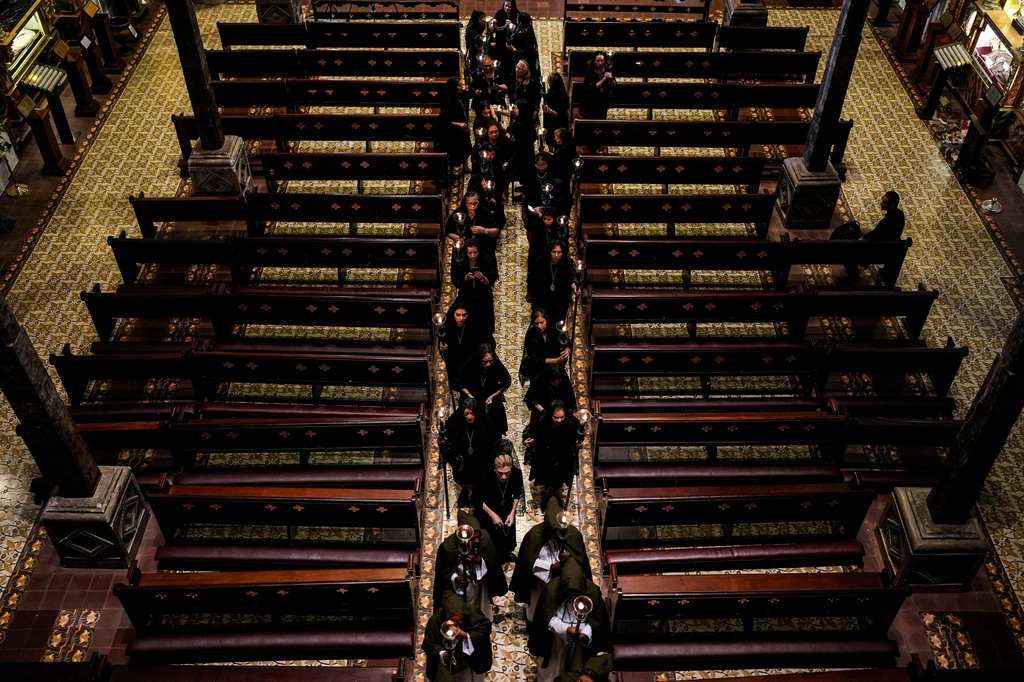 Catholics take part in a Holy Week procession in Panama City's Casco Viejo, Tuesday, March 31, 2026. (AP Photo/Matias Delacroix)