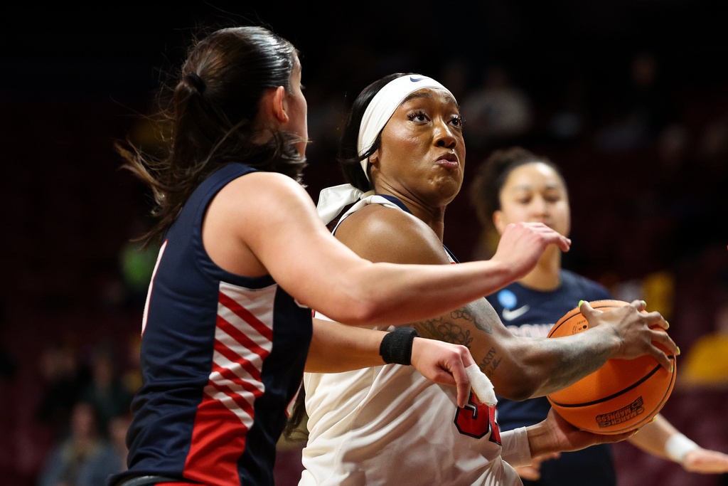 Mississippi forward Cotie McMahon, right, drives toward the basket as Gonzaga guard Ines Bettencourt, left, defends during the first half in the first round of the NCAA college basketball tournament, Friday, March 20, 2026, in Minneapolis. (AP Photo/Matt Krohn)