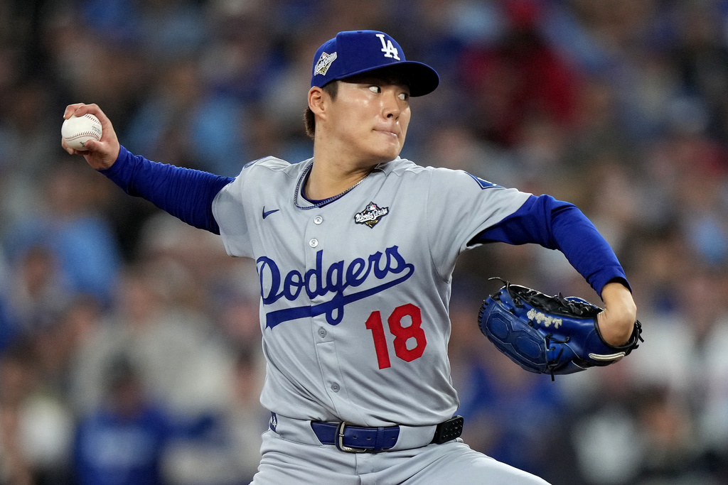 Los Angeles Dodgers pitcher Yoshinobu Yamamoto (18) delivers during the sixth inning in Game 2 of baseball's World Series against the Toronto Blue Jays, Saturday, Oct. 25, 2025, in Toronto. (Nathan Denette/The Canadian Press via AP)