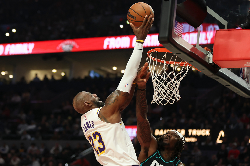 Los Angeles Lakers forward LeBron James (23) drives to the basket as Portland Trail Blazers center Robert Williams III, right, defends during the first half of an NBA basketball game Saturday, Jan. 17, 2026, in Portland, Ore. (AP Photo/Amanda Loman)