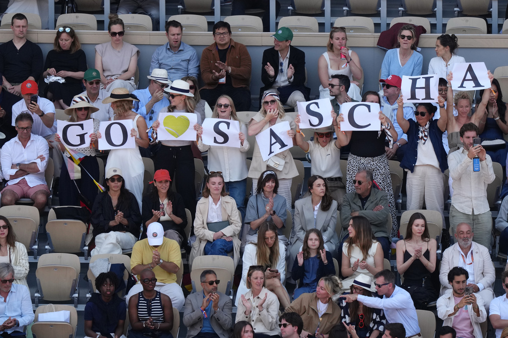 Fans of Alexander Zverev of Germany support him before the men's final match against Flavio Cobolli of Italy at the French Open tennis tournament in Paris, Sunday, June 7, 2026. (AP Photo/Aurelien Morissard)