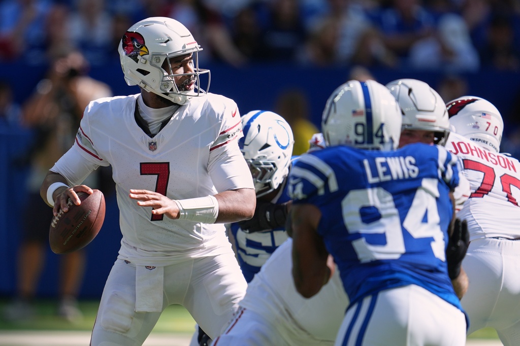 Arizona Cardinals' Jacoby Brissett throws during the first half of an NFL football game against the Indianapolis Colts Sunday, Oct. 12, 2025, in Indianapolis. (AP Photo/Michael Conroy)