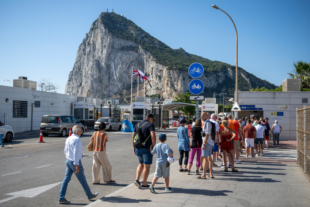 People queue to cross the border between Spain and Gibraltar, in La Linea de la Concepcion, Spain, Monday, July 6, 2026. (AP Photo/Marcos Moreno)