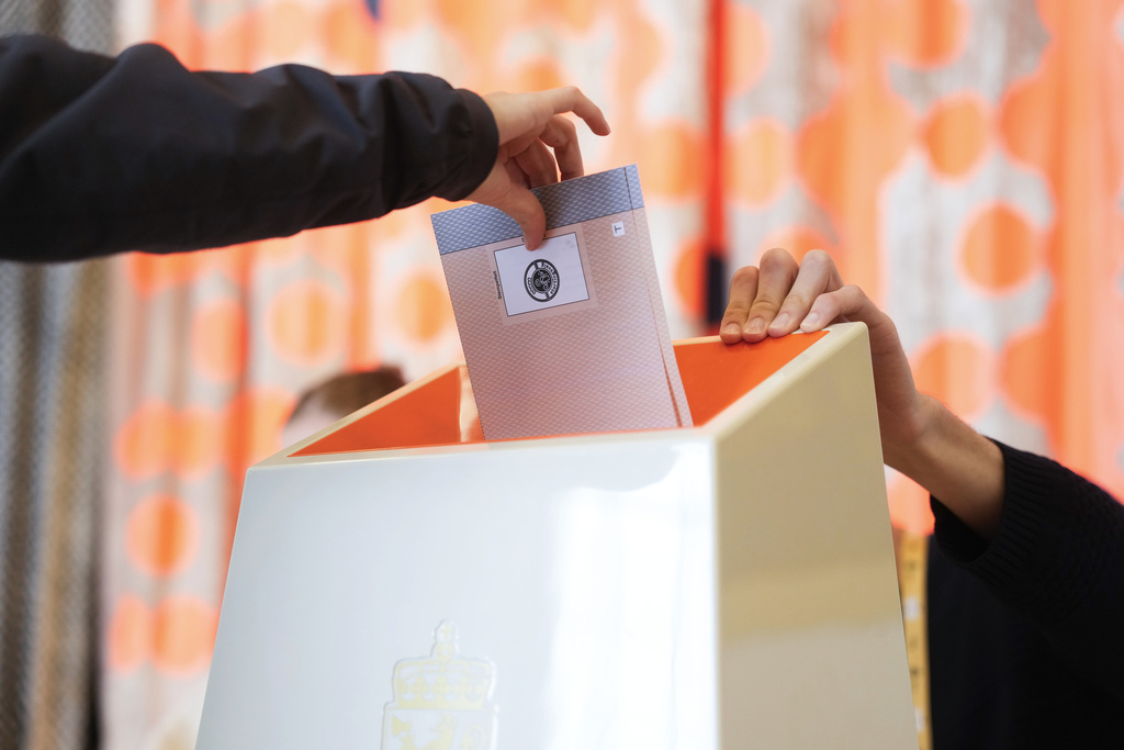 A voter casts his vote at Norway’s Parliamentary elections in Oslo, Norway, Monday, Sept. 8, 2025. (Javad Parsa/NTB Scanpix via AP)