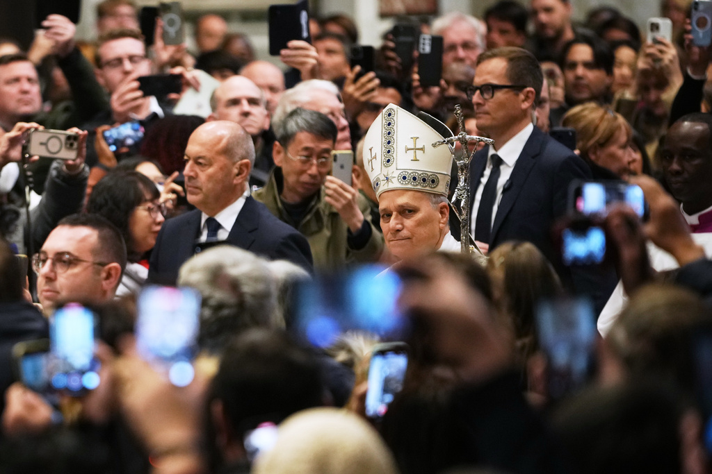 Pope Leo XIV arrives to celebrate Mass on New Year's Day, in St. Peter's Basilica at the Vatican, Thursday, Jan. 1, 2026. (AP Photo/Alessandra Tarantino)