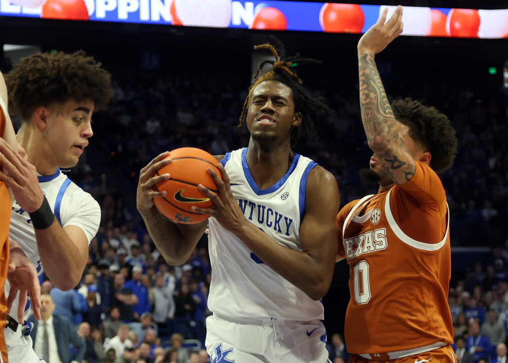 Kentucky coach Pope says guard Kam Williams suffered broken foot in win over Texas