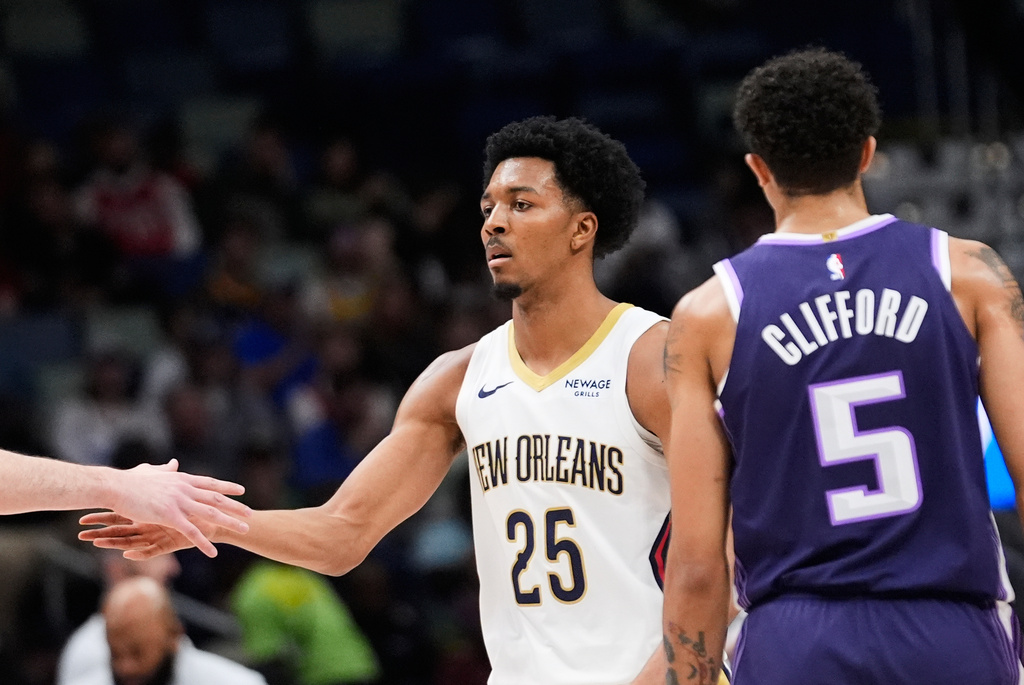 New Orleans Pelicans forward Trey Murphy III (25) is congratulated after making a 3-point basket in the first half of an NBA basketball game against the Sacramento Kings, Monday, Feb. 9, 2026, in New Orleans. (AP Photo/Gerald Herbert)