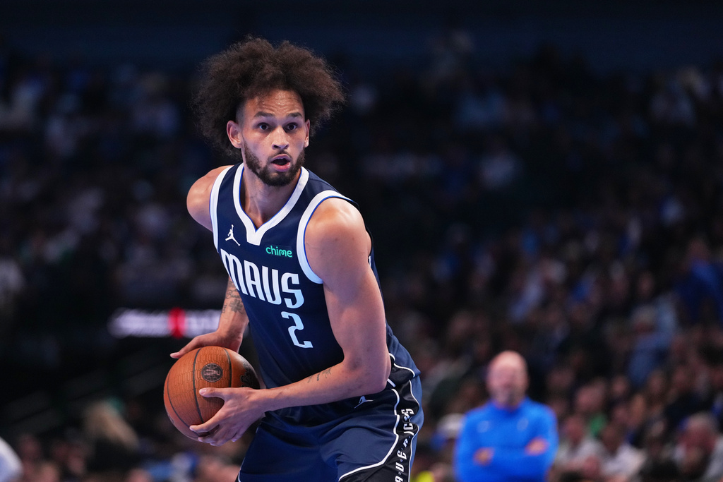 Dallas Mavericks center Dereck Lively II works the floor against the Los Angeles Clippers during the first half of an NBA Cup basketball game Friday, Nov. 14, 2025, in Dallas. (AP Photo/Julio Cortez)