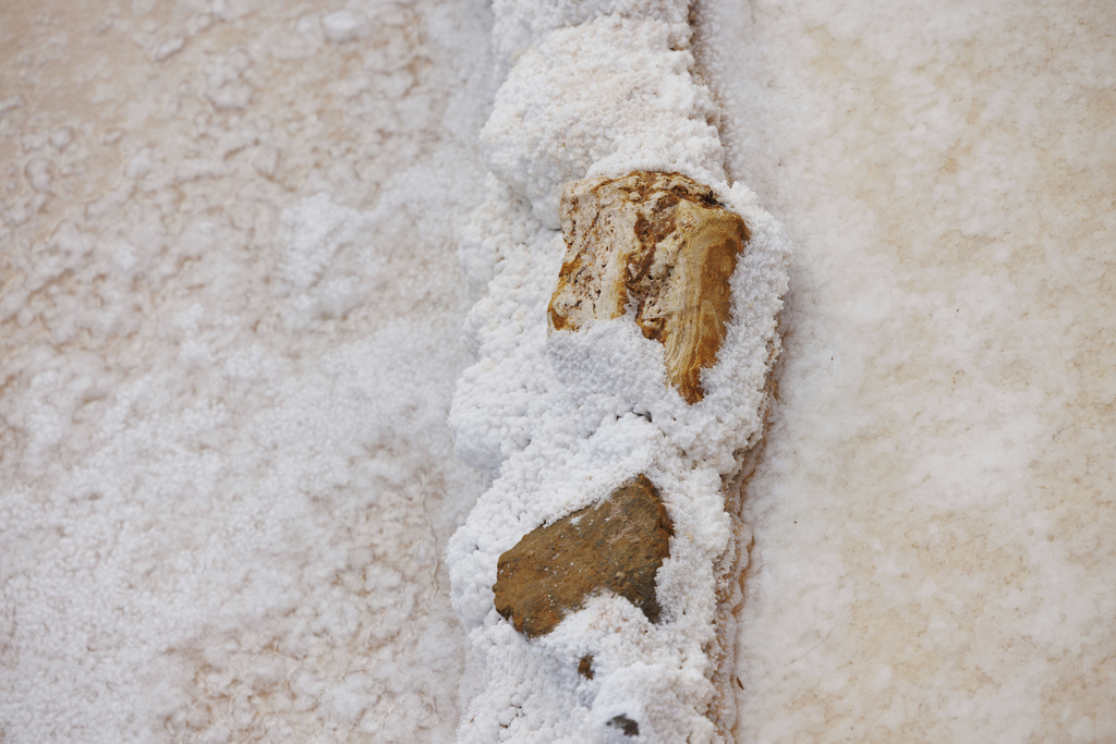 Salt accumulates on the rocks separating two of the salt ponds at Salineras de Maras, Maras salt mines, in the Sacred Valley, near Cusco, Peru on Saturday, Aug. 30, 2025. (AP Photo/Alie Skowronski)