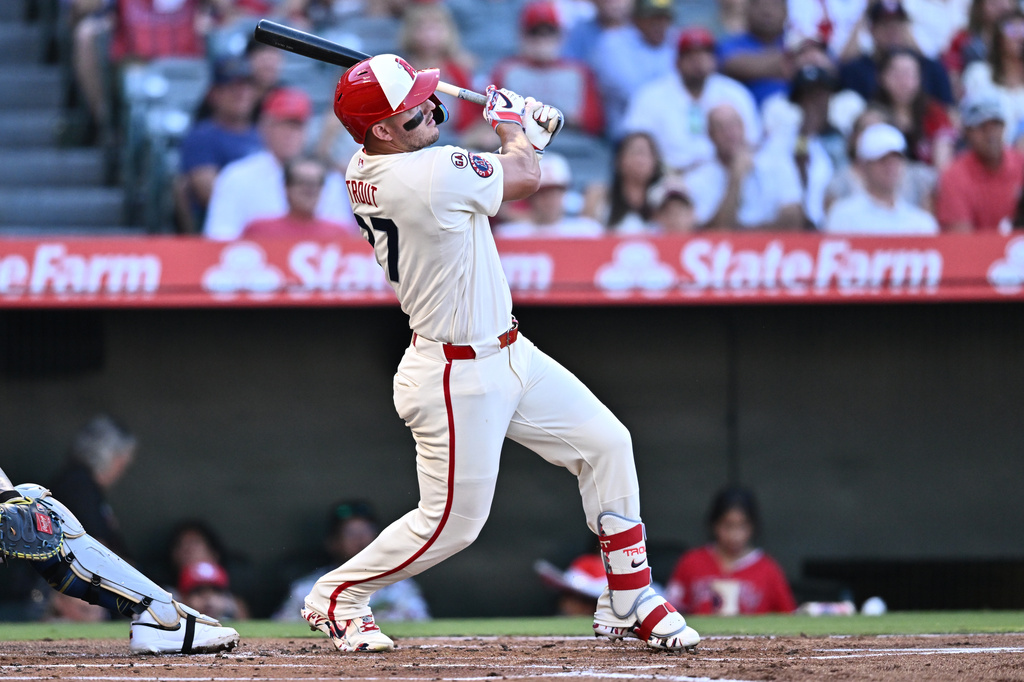 Los Angeles Angels' Mike Trout hits a single during the first inning of a baseball game against the Milwaukee Brewers, Saturday, Aug. 1, 2026, in Anaheim, Calif. (AP Photo/William Liang)