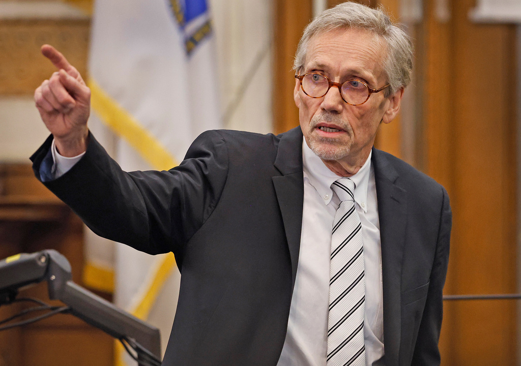 Defense attorney Larry Tipton says that defendant Brian Walshe found his wife Anna dead in their bedroom in his opening statement to the jury. Opening statements in the Brian Walshe murder trial in Norfolk Superior Court, Dedham, Mass., Monday, Dec. 1, 2025 (Greg Derr/The Patriot Ledger via AP, Pool)