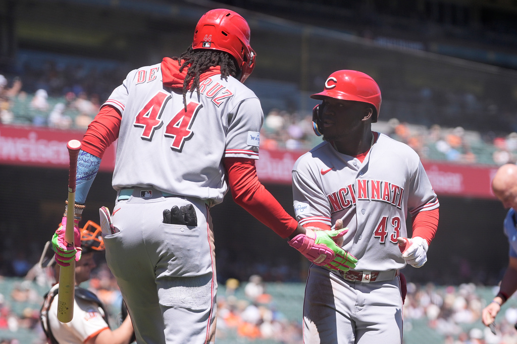 Cincinnati Reds' Héctor Rodríguez (43) is congratulated by Elly De La Cruz (44) after hitting a home run against the San Francisco Giants during the third inning of a baseball game, Wednesday, Aug. 26, 2026, in San Francisco. (AP Photo/Jeff Chiu)