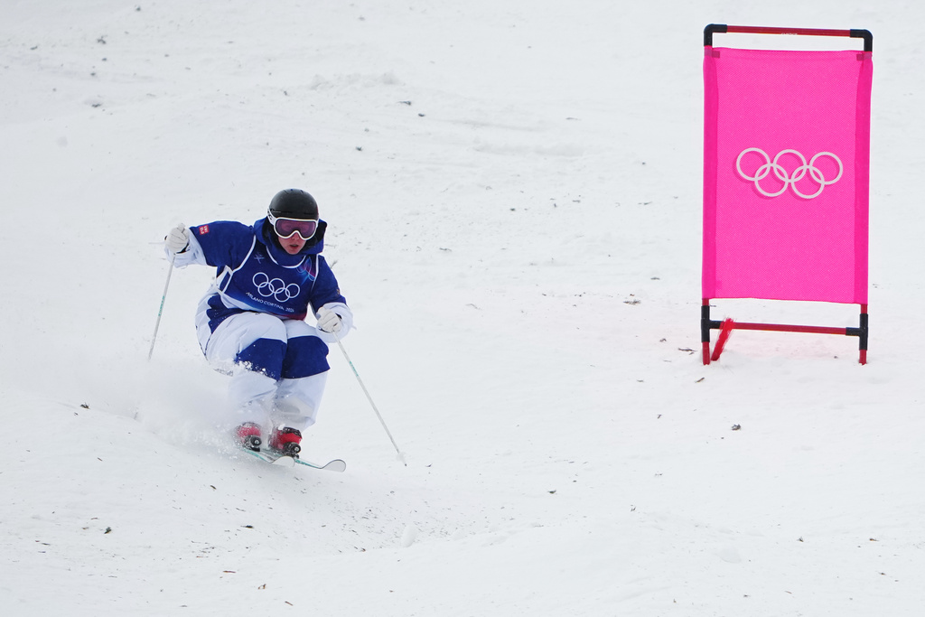 Sweden's Elis Lundholm competes during the women's freestyle skiing moguls qualifications at the 2026 Winter Olympics, in Livigno, Italy, Tuesday, Feb. 10, 2026. (AP Photo/Lindsey Wasson)